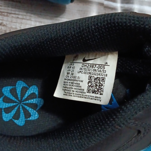 Nike shoes - Picture 5 of 5